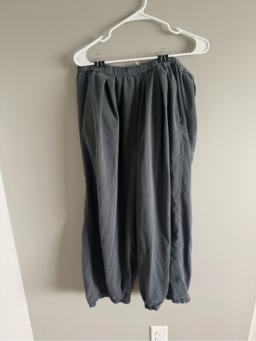 Free People Parachute Pants Elastic-Waist Casual Pants in Charcoal Gray